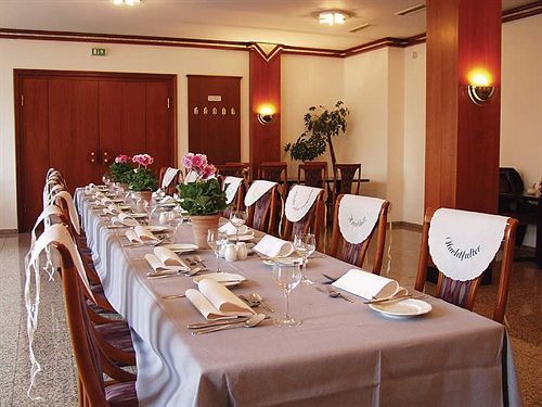 Classic Hotel Карст Ресторант снимка