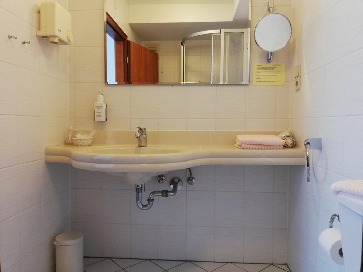 Classic Hotel Карст Екстериор снимка
